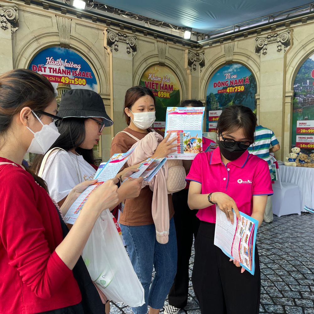 Mẫu đồng phục nhân viên tại công ty Du Lịch Việt - Hình 2