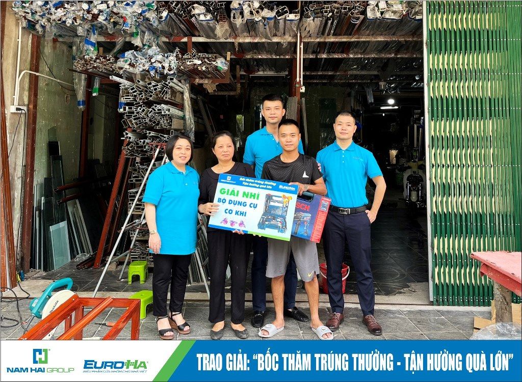 Mẫu đồng phục nhân viên tại công ty cửa nhôm Eroha - Hình 2