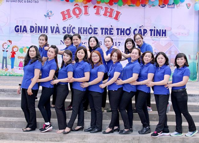 Mẫu áo thun đồng phục giáo viên