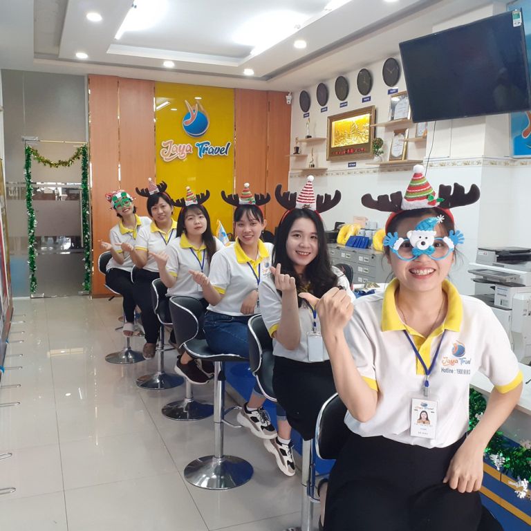 Đồng phục nhân viên tại công ty Jaya Travel - Hình 2