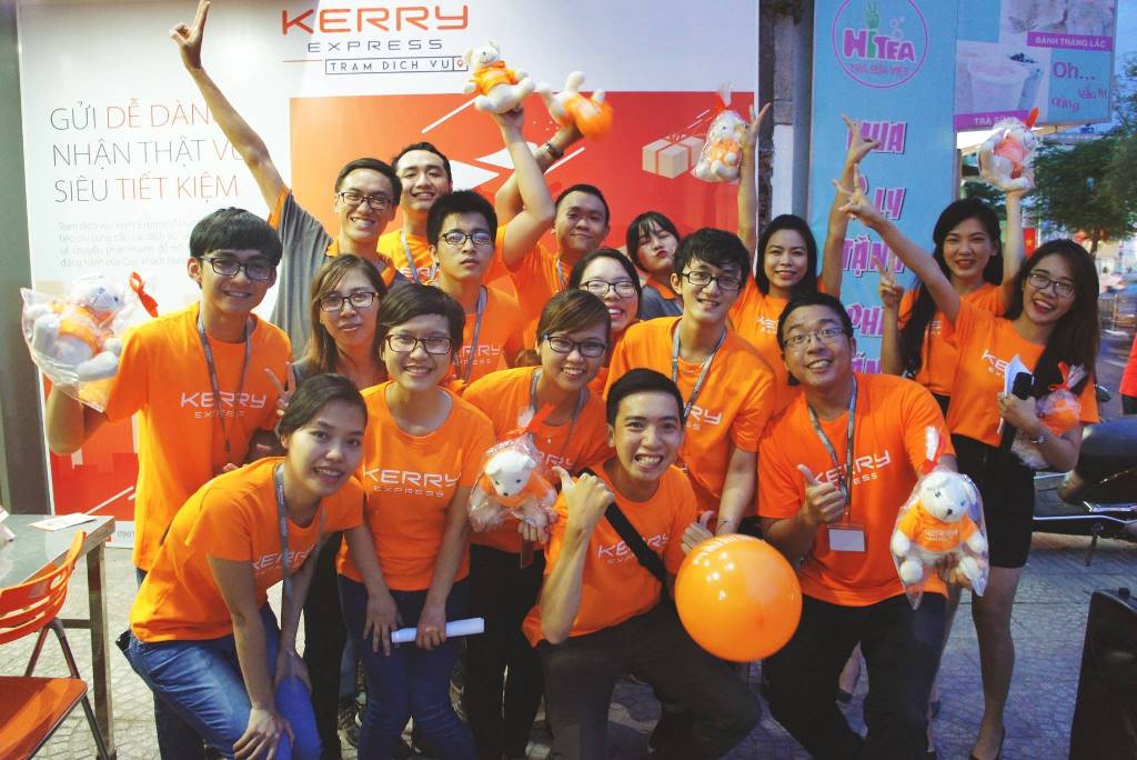 Mẫu đồng phục nhân viên công ty Kerry Express - Hình 2
