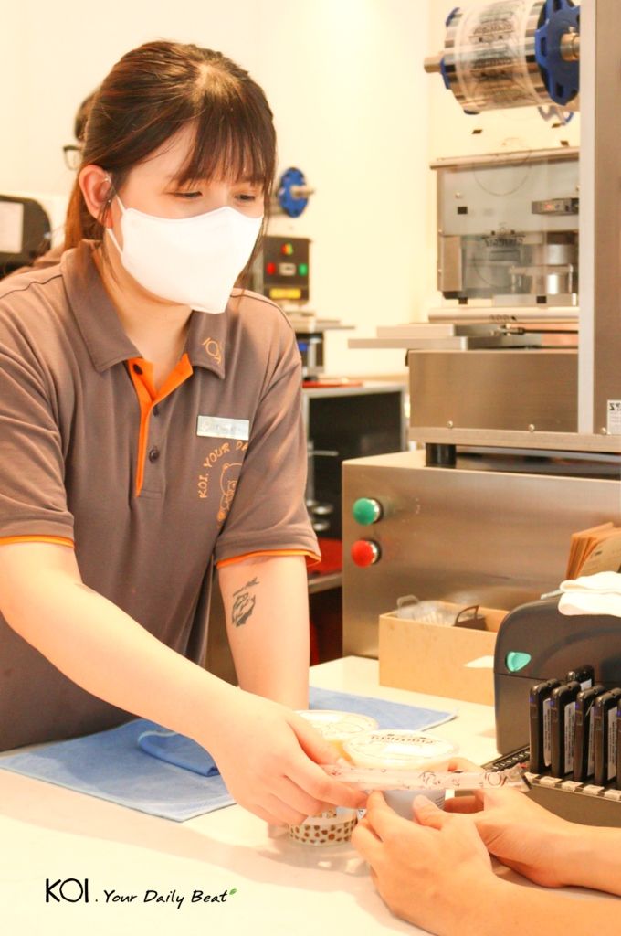 Mẫu áo đồng phục nhân viên tại Koi Thé - Hình 1