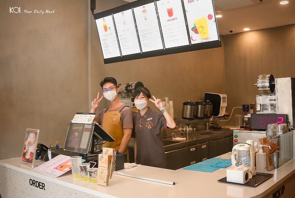 Mẫu áo đồng phục nhân viên tại Koi Thé - Hình 2