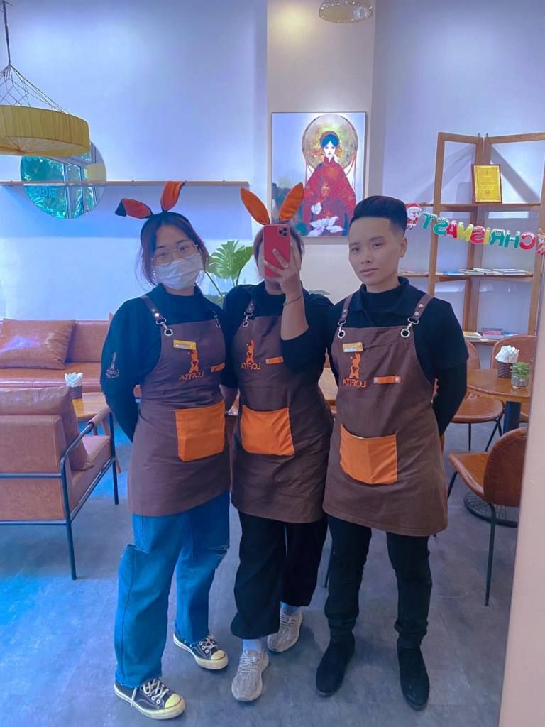 Mẫu đồng phục nhân viên tại Lofita Tea & Coffee - Hình 3