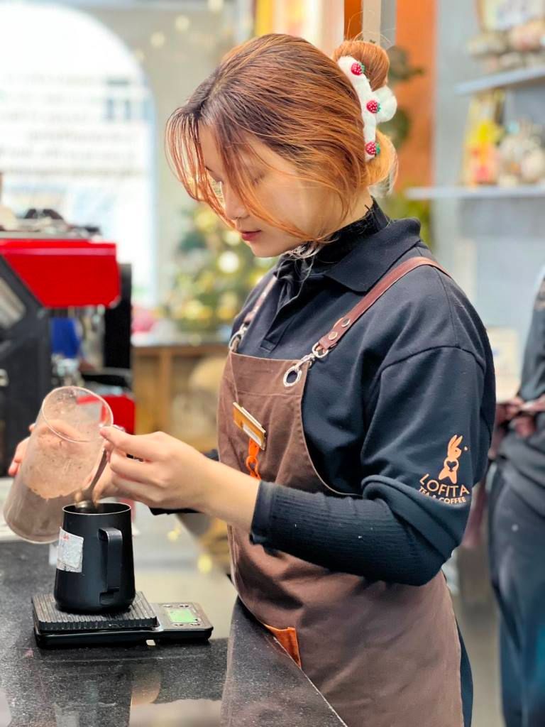 Mẫu đồng phục nhân viên tại Lofita Tea & Coffee - Hình 4