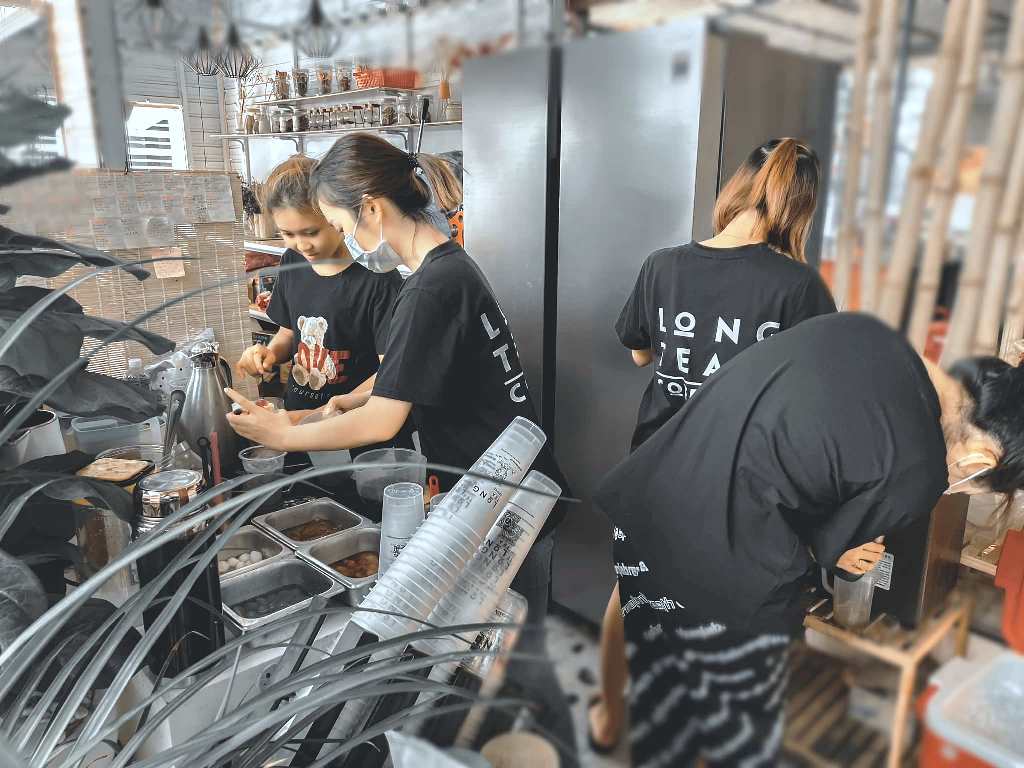 Nhân viên tại Long Tea & Coffee - Hình 1