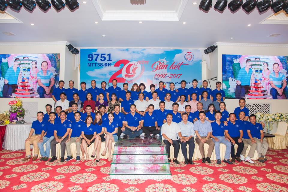 Chất liệu chủ yếu làm từ vải cá sấu