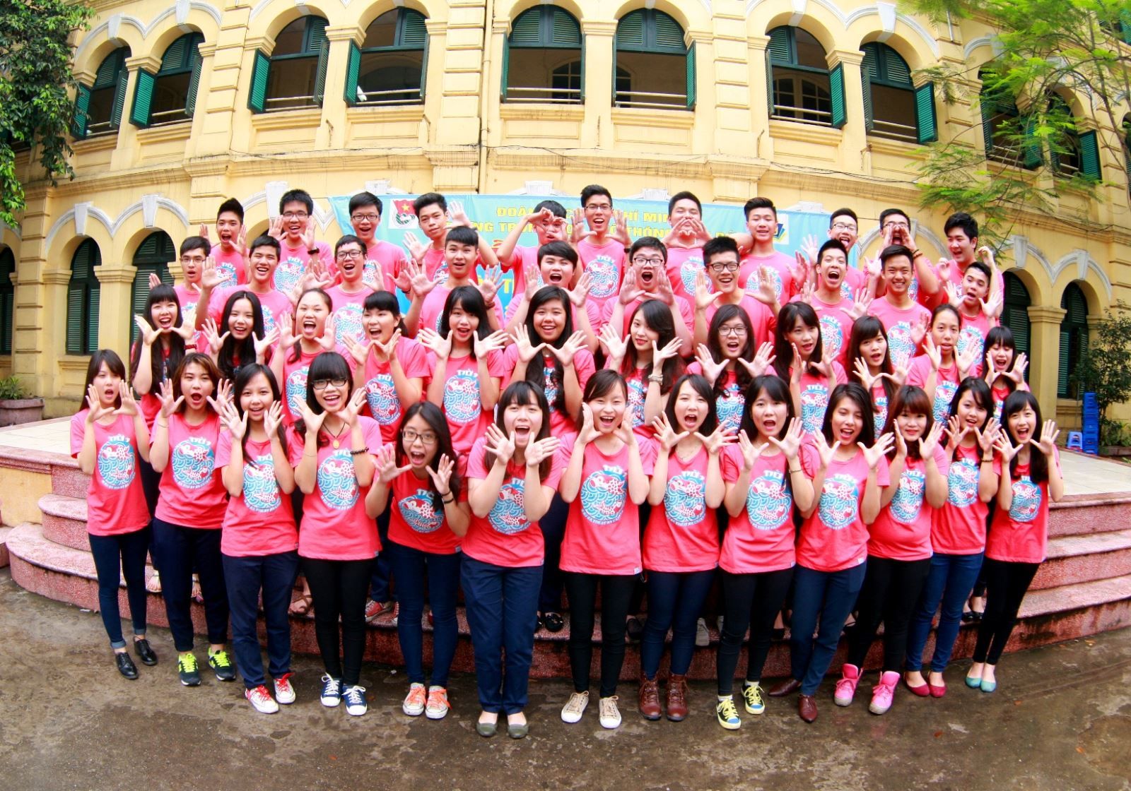 Tạo kỉ niệm qua những bức hình kỷ yếu