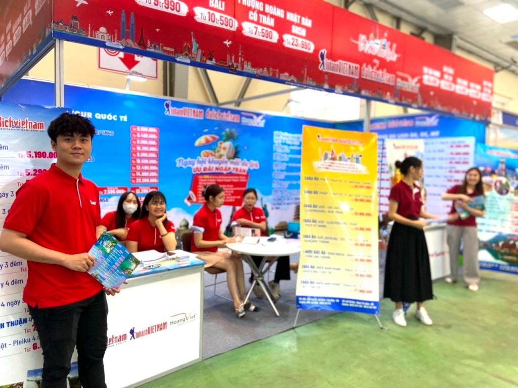 Đồng phục nhân viên tại Công ty Lữ Hành Việt - Du Lịch Việt Nam - Hình 2