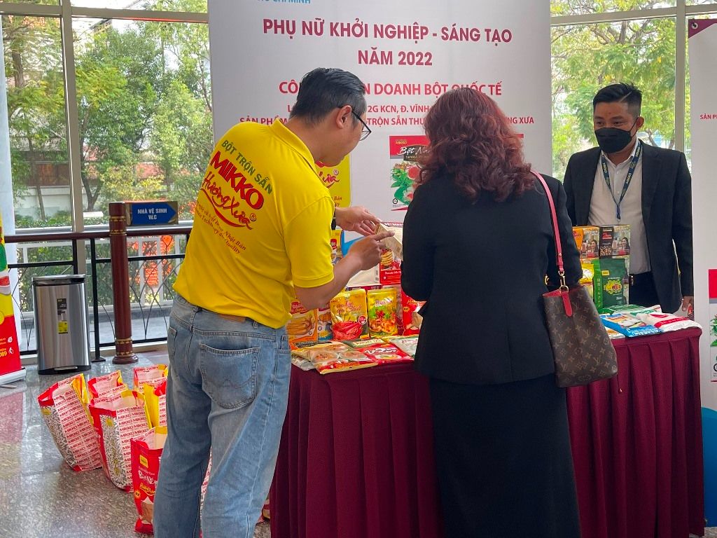 Mẫu đồng phục nhân viên tại Mikko Hương Xưa - Hình 2