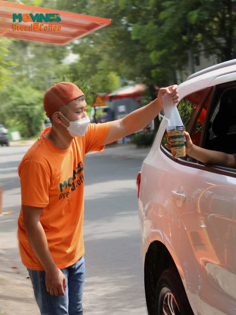 Nhân viên tại tại The Moving Bread Coffee - Hình 1