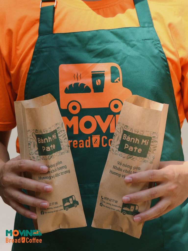 Mẫu đồng phục tạp dề tại Nhân viên tại The Moving Bread Coffee