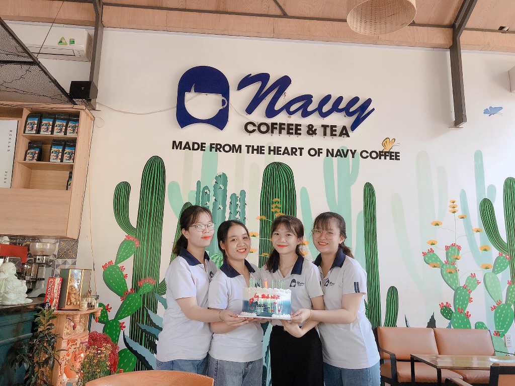 Mẫu áo đồng phục nhân viên tại Navy Coffee & Tea
