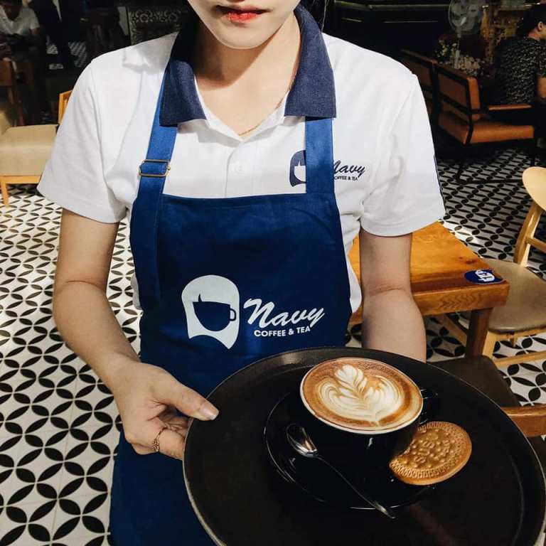 Mẫu tạp dề đồng phục tại Navy Coffee & Tea
