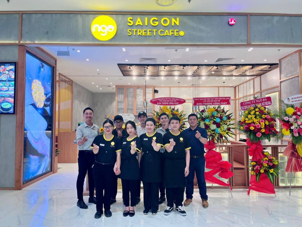 Nhân viên tại Ngõ - Saigon Street Cafe - Hình 1