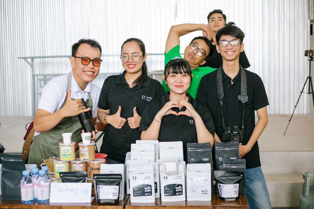 Đồng phục nhân viên tại Ngồi Cafe, Củ Chi - Hình 3