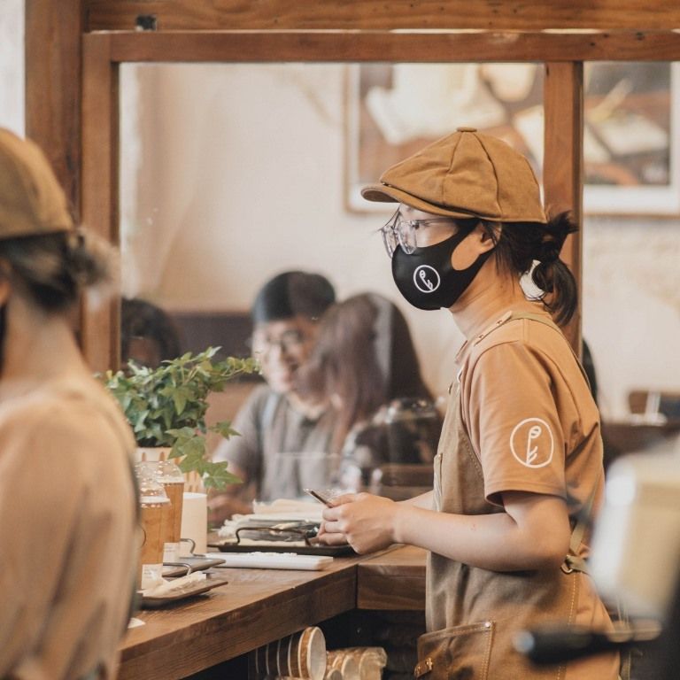 Mẫu đồng phục nhân viên tại Phê La - Hình 1