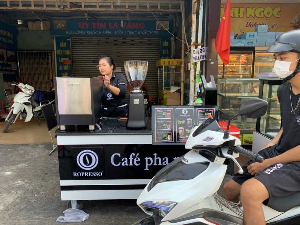 Đồng phục nhân viên tại Ropresso - Hình 2