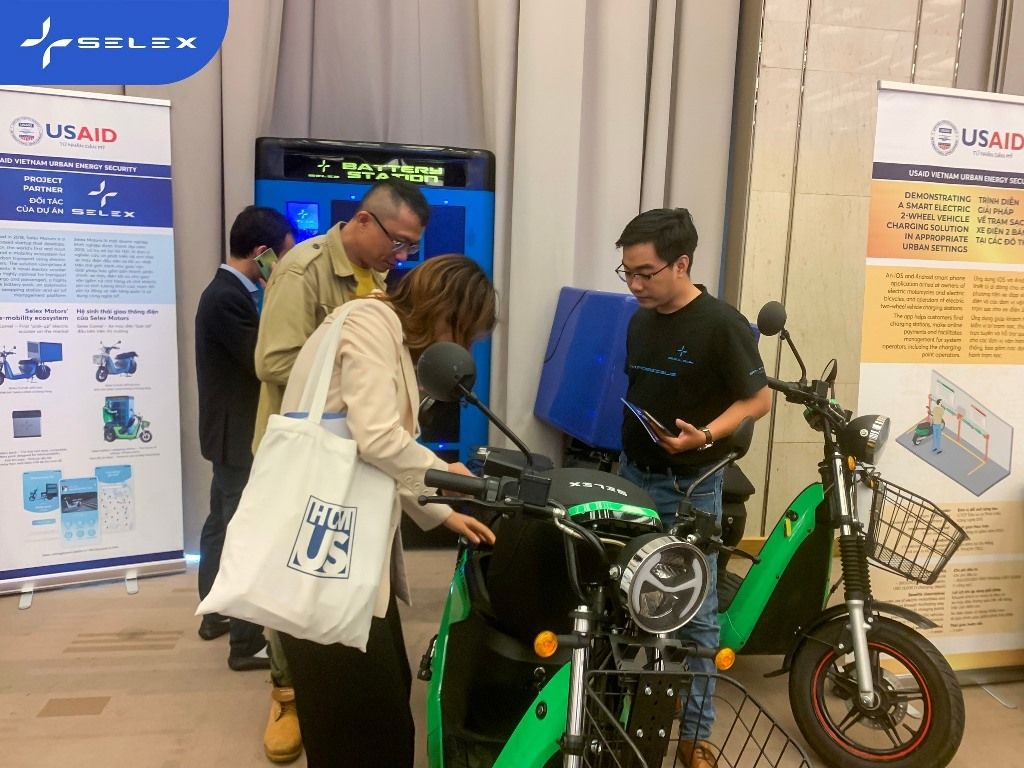 Mẫu đồng phục nhân viên công ty Selex Motors - Hình 2