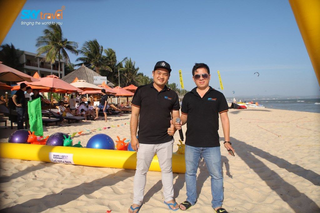 Đồng phục nhân viên tại Công ty Sky Travel