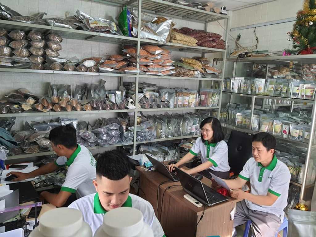 Mẫu đồng phục nhân viên công ty Thảo dược Thaphaco - Hình 1