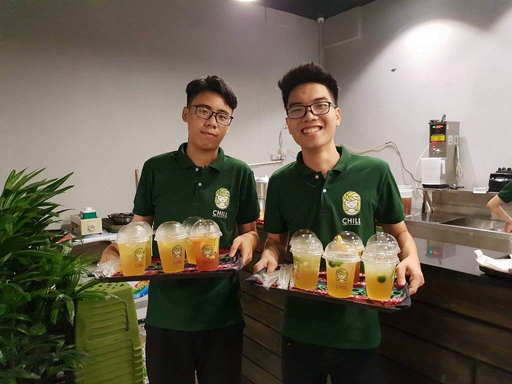 Mẫu đồng phục nhân viên tại Chill - Tiệm Trà Chanh Ngọc Lâm - Hình 3