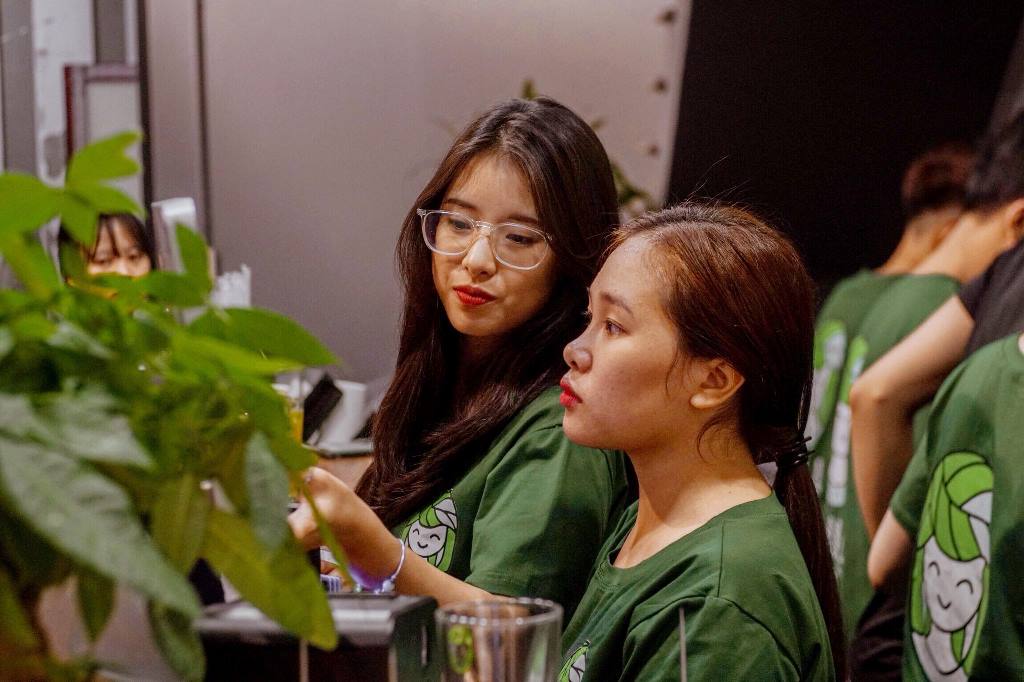 Mẫu đồng phục nhân viên tại Chill - Tiệm Trà Chanh Ngọc Lâm - Hình 2