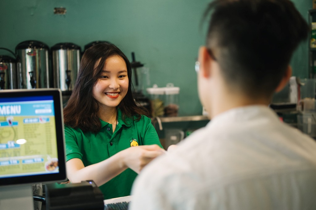 Nhân viên tại tiệm trà chanh Layla - Hình 1