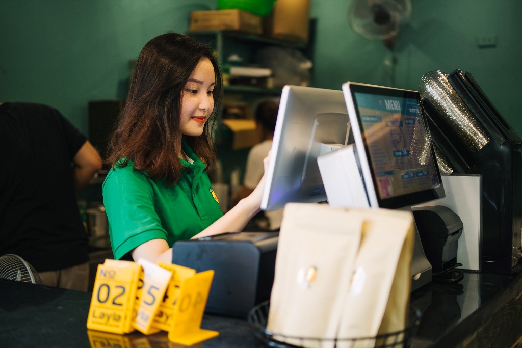 Nhân viên tại tiệm trà chanh Layla - Hình 3