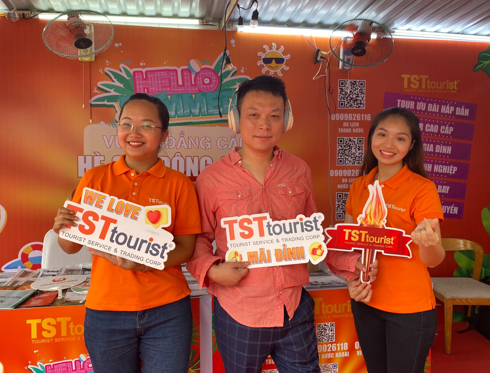 Mẫu đồng phục nhân viên tại công ty du lịch TST Tourist - Hình 1