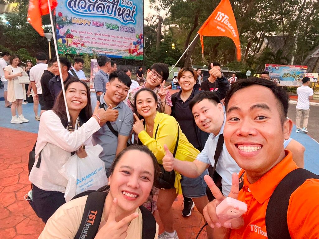 Mẫu đồng phục nhân viên tại công ty du lịch TST Tourist - Hình 2