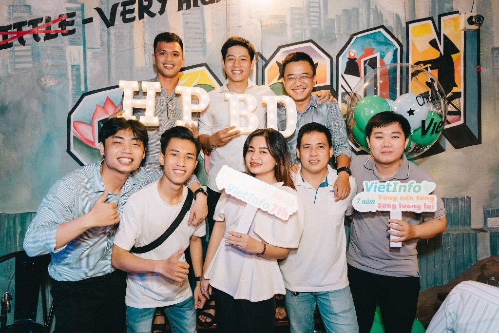 Mẫu đồng phục nhân viên tại công ty công nghệ Vietinfo - Hình 1