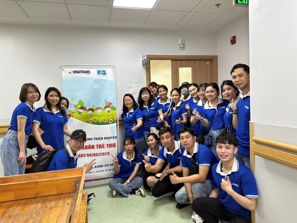 Mẫu đồng phục nhân viên công ty Vinatrans - Hình 1