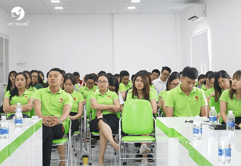 Mẫu đồng phục nhân viên công ty VYC Travel - Hình 3