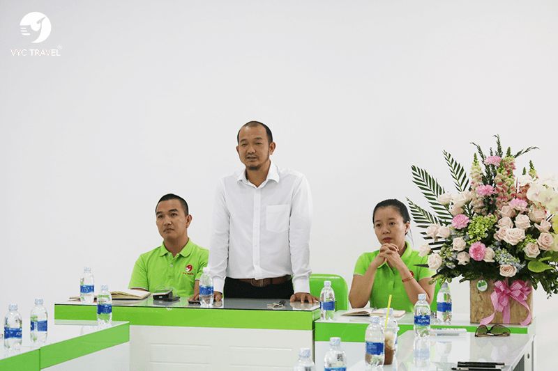 Mẫu đồng phục nhân viên công ty VYC Travel - Hình 4