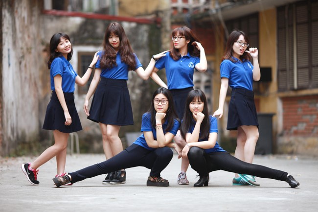 Bất kể bạn là ai cũng có thể mặc đẹp với áo nhóm