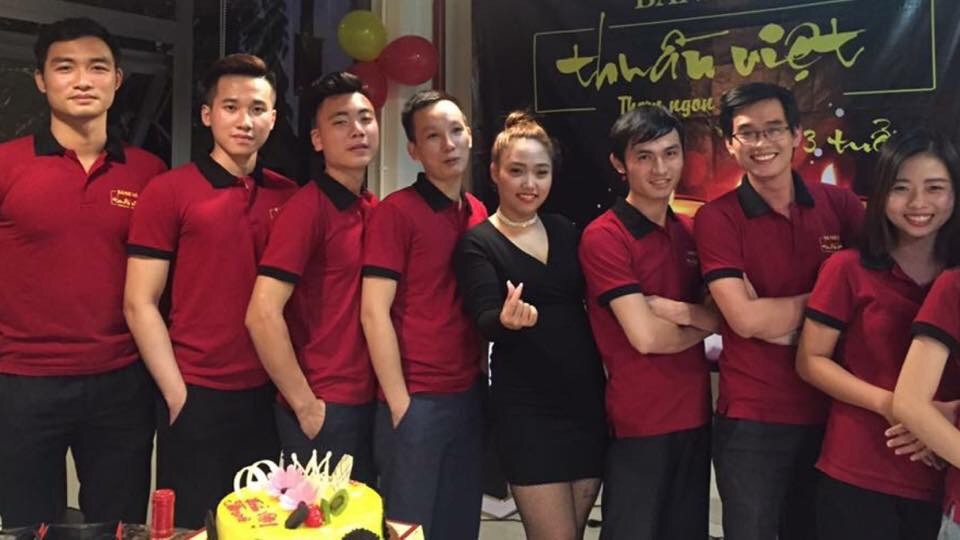 May áo phông đồng phục nhà hàng có cổ