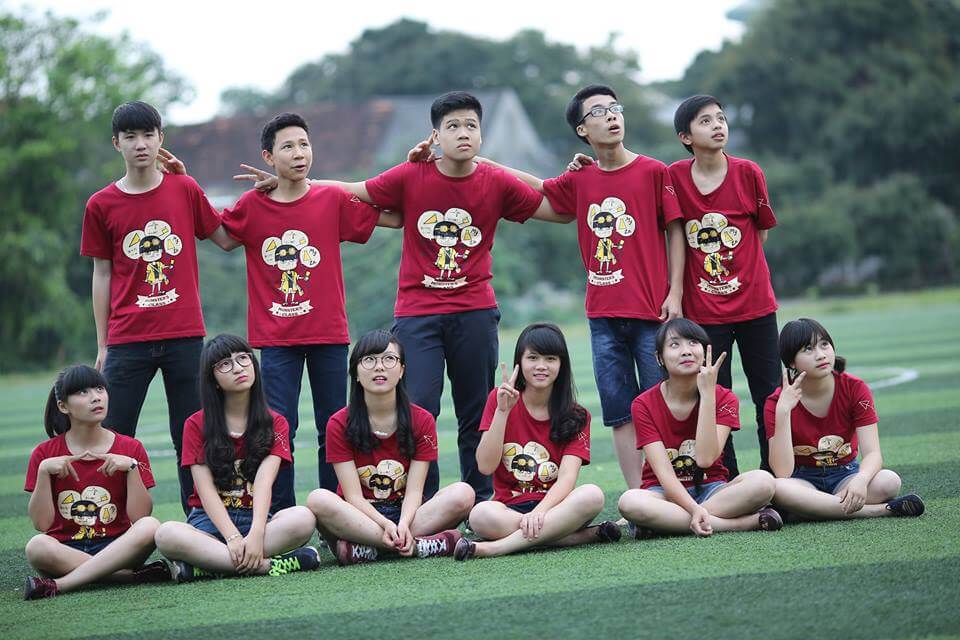 Áo phông đồng phục nam năng động với gam màu nổi