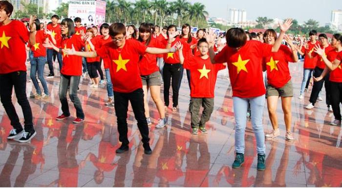 Tham gia sự kiện không lo ngại với áo thun cờ đỏ sao vàng