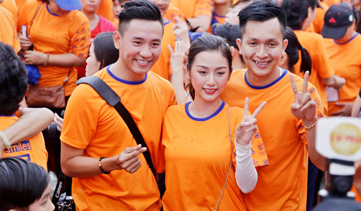 Vải cotton thường may dáng áo cổ tròn