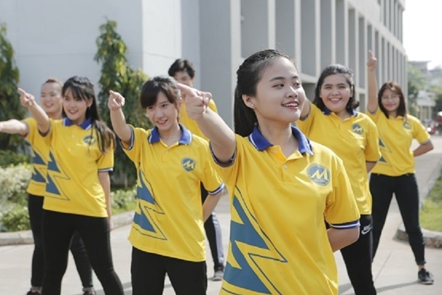 Mẫu áo thun đồng phục lịch sự và sang trọng