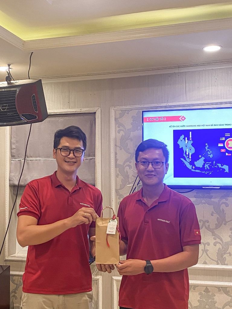 Mẫu đồng phục nhân viên công ty Hanyoung Nux Việt Nam - Hình 2