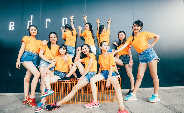 Cập nhật xu hướng thời trang áo thun đồng phục nữ