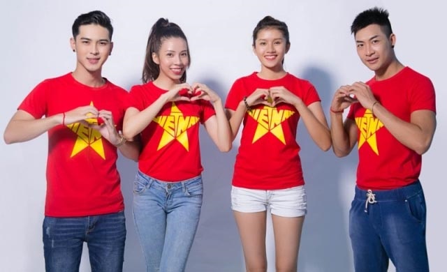 Áo cờ Việt Nam như là mẫu áo quốc dân của nước Việt Nam