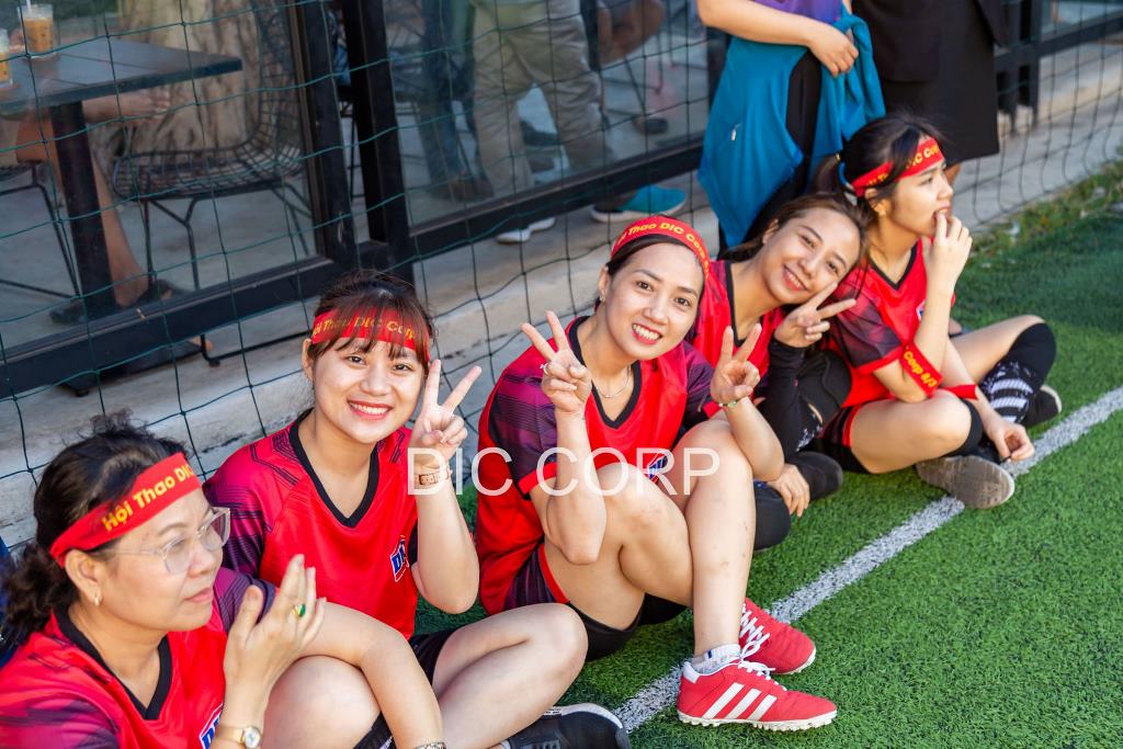 Mẫu băng rông đeo đầu cổ động tại DIC Corp - Hình 1