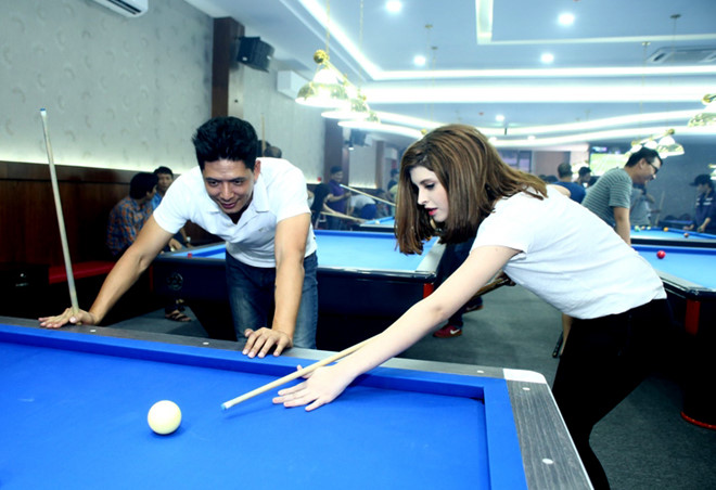 Màu sắc nên phù hợp cho cả nam và nữ