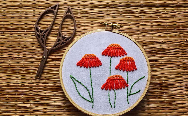 Mẫu thêu hoa cúc Zinnia bằng mũi Basque Stitch