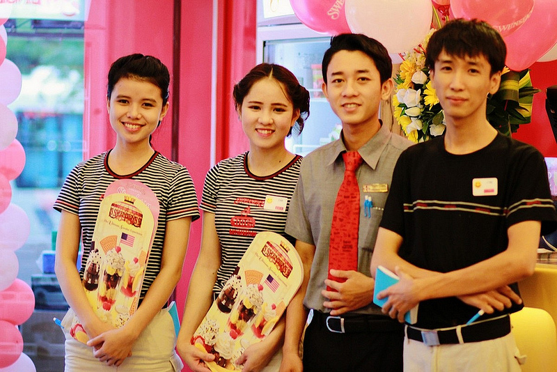 Mẫu đồng phục quán kem thiết kế đẹp