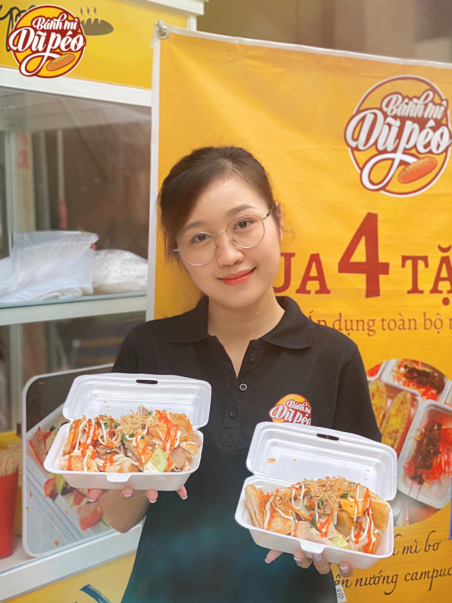 Đồng phục nhân viên tại tiệm bánh mì Dũ Péo - Hình 1