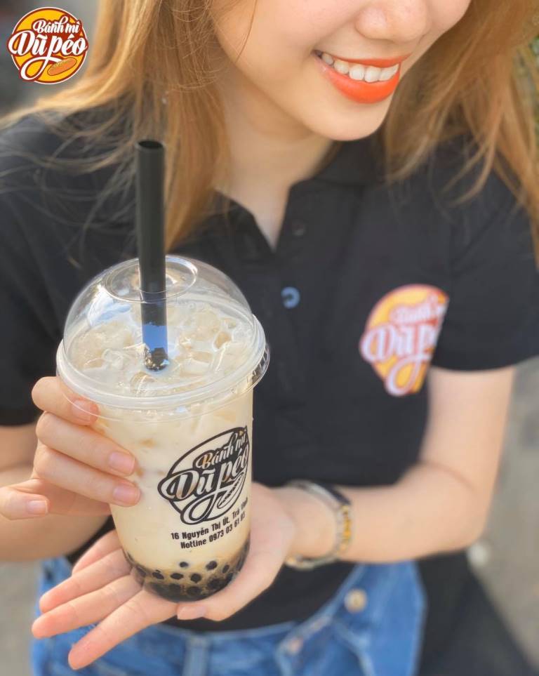 Đồng phục nhân viên tại tiệm bánh mì Dũ Péo - Hình 5